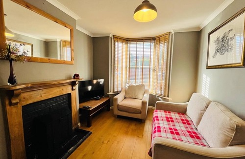 City Centre Cabaña | Edwards Cottage - Grove Road Cottages