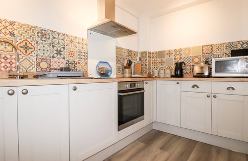 Portmellon Cabaña | EDYVEAN, character holiday cottage, with a garden in Mevagissey