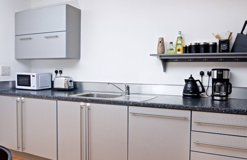 Speke Apartamento | Apartamento-Ejecutivo-Baño con ducha-Vista al Jardín-Close to John Airport