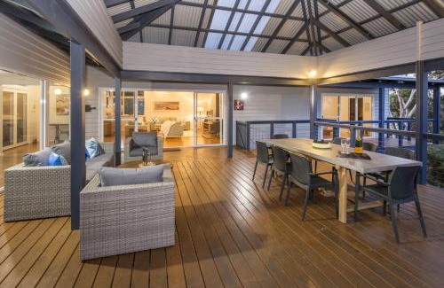 Eagle Bay Casa | EeBee House