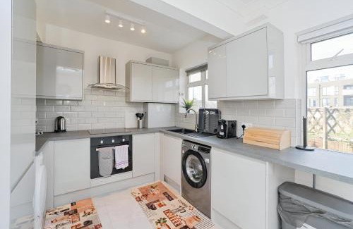 Charlton Casa | EEJs Stylish 3 Bedroom House - Greenwich