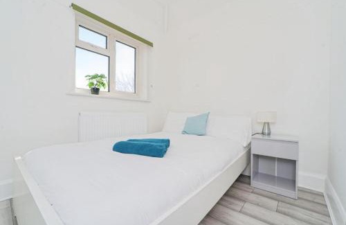 Charlton Casa | EEJs Stylish 3 Bedroom House - Greenwich