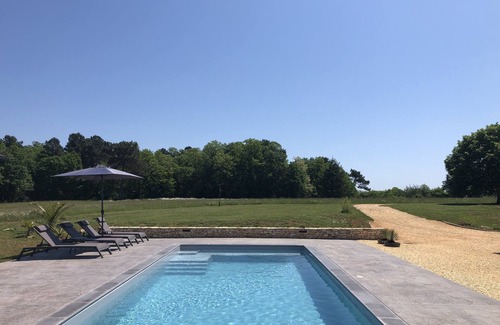 Blanquefort-sur-Briolance Casa | Een Sfeervolle Gîte met een Overdekt Privéterras. Een Vrolijke Hond is Welkom