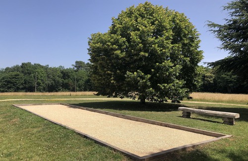 Blanquefort-sur-Briolance Casa | Een Sfeervolle Gîte met een Overdekt Privéterras. Een Vrolijke Hond is Welkom