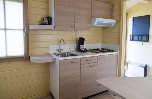 Nieuwvliet Casa | Eenvoud met Comfort, Eigen Toilet, Op Glamping Veld