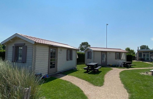 Nieuwvliet Casa | Eenvoud met Comfort, Eigen Toilet, Op Glamping Veld