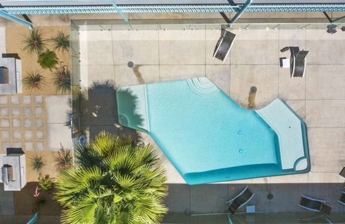 Roosevelt Condominio | Efficient Living in DTPH - Poolside.