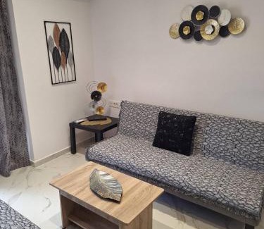Petaloudes Apartamento | EFReMIAS PLACE