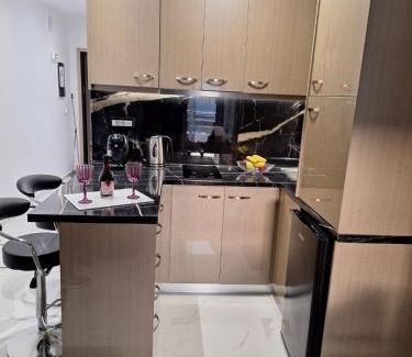 Petaloudes Apartamento | EFReMIAS PLACE
