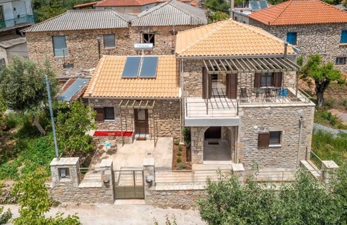 Messini Casa | Eftichia's Nomad stone house