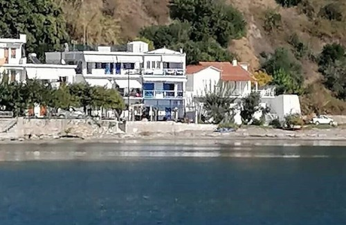 Loutraki Apartamento | "Eftopia Sea front apt.( 67 sq.m.), 3min. from the beach!!