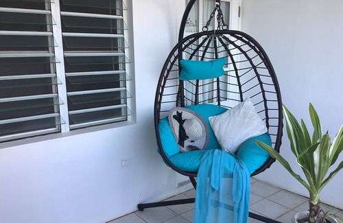 Frigate Bay Apartamento | Egg Chair Comfort with Incredible Ocean Views