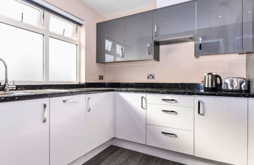 Runnymede Apartamento | Egham Exquisite Spacious Three Bedroom Apartment