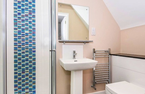 Runnymede Apartamento | Egham Exquisite Spacious Three Bedroom Apartment