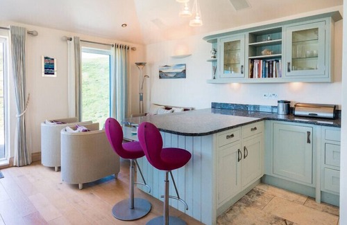 Treator Cabaña | EGLOSKERRY, family friendly, with a garden in New Polzeath