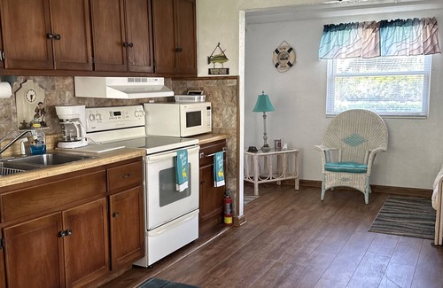 Satsuma Cabaña | Egret's Landing .A great little cottage for relaxing and fishing on Dunn's Creek