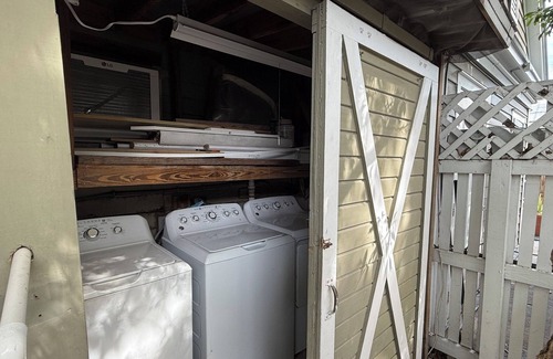 Uptown - Upper Duval Cabaña | Egret Suite | Bright Retreat, Hot Tubs, Steps from Duval!