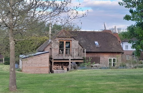 Five Oak Green Cabaña | EGYPT GRANARY, with a garden in Brenchley