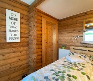 Metternich Casa | Eifel-Lounge BLOCKHAUS mit Kamin Garten Balkon nahe Köln Therme Brühl Phantasialand