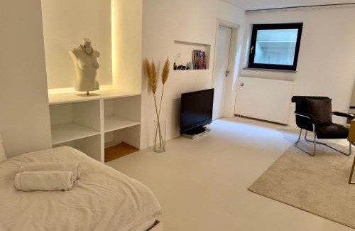 Hasenbergl-Lerchenau Ost Apartamento | Eigene Souterrain Keller Wohnung nähe Oktoberfest