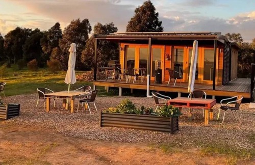 Heathcote South Alquiler De RV | Eight Glamping tents on 45 stunning acres. Serenity of Heathcote Glamping Park