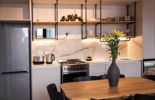 Three Anchor Bay Apartamento | EIGHTY2 ON M - Fluent Serviced Apartments