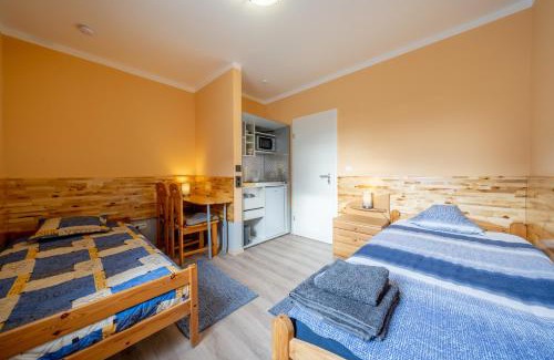 Bemerode Apartamento | Ein Privatzimmer mit Fußbodenheizung und Pantryküche in der Nähe der Messe