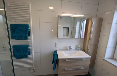 Schweiburg Apartamento | Eingerichtete Neubauwohnung in Schweiburg mit Nähe zum Jaderpark und Nordsee