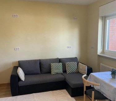 Westend Apartamento | Einzimmerwohnung + Dusche und WC