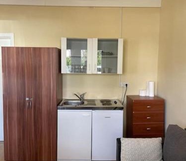 Westend Apartamento | Einzimmerwohnung + Dusche und WC