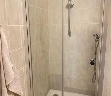 Westend Apartamento | Einzimmerwohnung + Dusche und WC