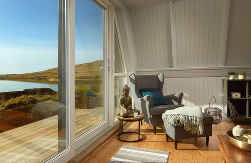 Rangarþing ytra Villa | Eirð: un refugio único frente al lago