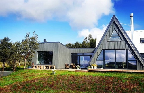 Rangarþing ytra Villa | Eirð: un refugio único frente al lago