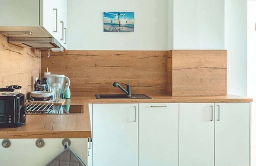 Barth Apartamento | Eismöwe Summary: Harb