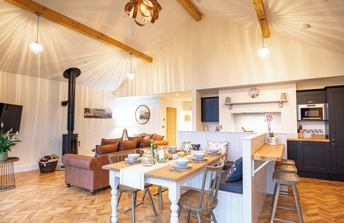 Montgomery Casa | Eithriadol Maldwyn is a collection of luxury countryside homes with a sauna and hot tubs. Pet friendly with electric car chargers, sleeping 16.