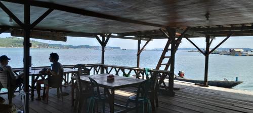 Jerowaru Casa | Ekas beach floating Homestay and resraurant