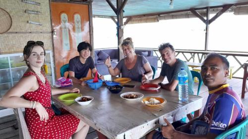 Jerowaru Casa | Ekas beach floating Homestay and resraurant