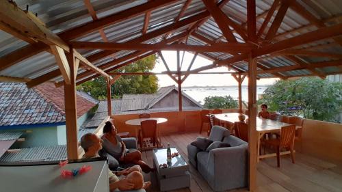 Jerowaru Casa | Ekas beach guesthouse and restaurant