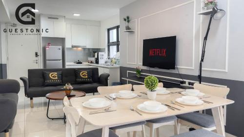 Taman Mutiara Cama Y Desayuno | EkoCheras Cozy Suite by GUESTONIC