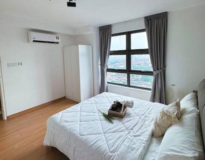 Taman Mutiara Apartamento | EkoCheras Premium Suite 6-7pax KL View Corner Lot with Balcony near MRT