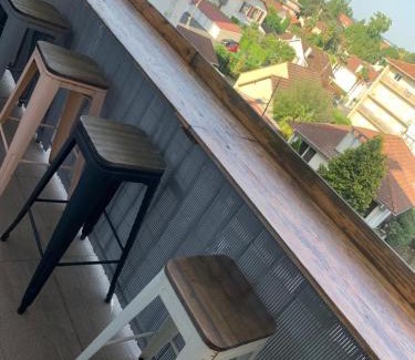 Billere Apartamento | Elégant appart avec balcon, Clim et garage
