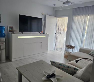 Pueblo Latino Apartamento | El ancla de playa elisa