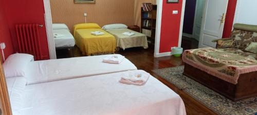 Sarria Cama Y Desayuno | EL BORDON DE LA CASA BATALLON
