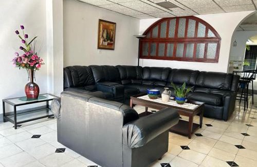Leon Casa | El Callejon Guest House