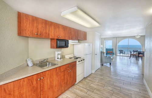 Melinda Cook Hotel | El Caribe Resort & Conference Center