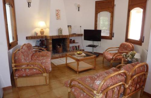 Pals Villa | El Castillito
