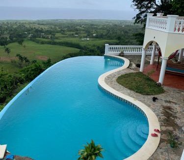 Cabrera Casa | El Castillo Tropical