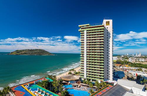 Zona Dorada Hotel | El Cid El Moro Beach
