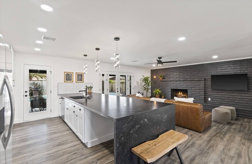 Meyer Park Casa | El Descanso in Meyer Park - Heated Pool