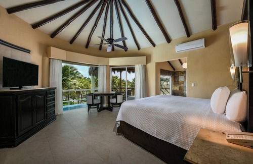 Villa Juarez Hotel | El Dorado Casitas Royale, Catamaran, Cenote, All & More Inclusive - Adults Only